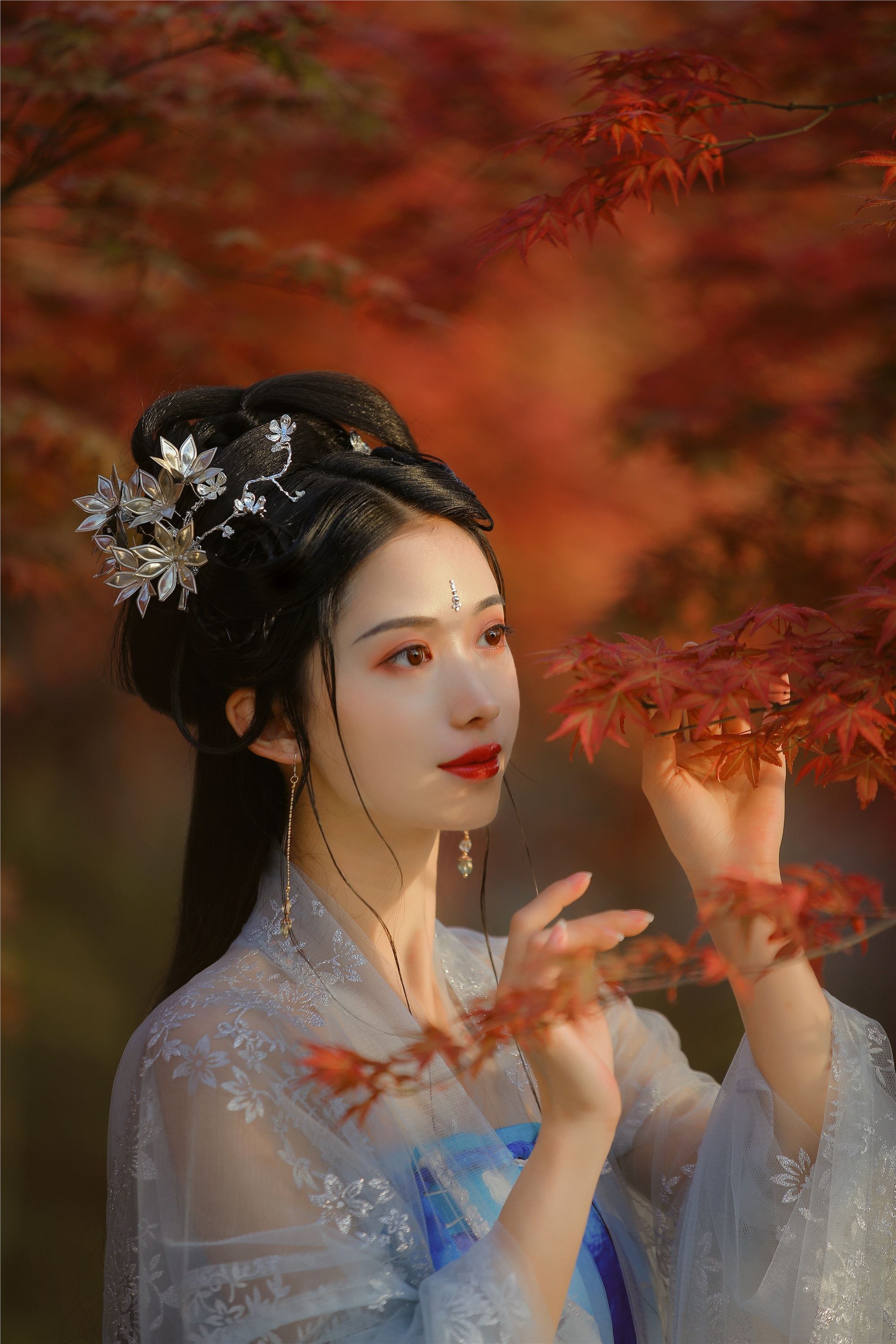 YITUYU艺图语 2021.08.23 秋枫萧瑟 吉祥祥